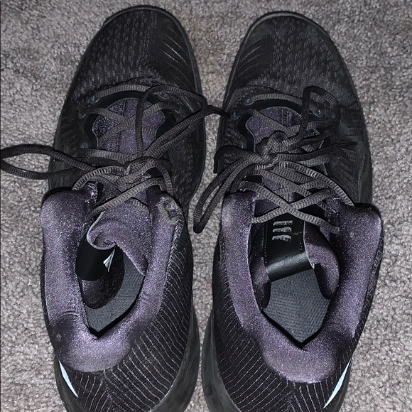 Adidas basketball shoes - Picture 4 of 5